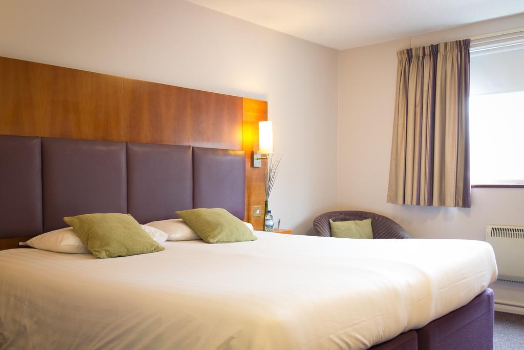 Hello Hotel Swinton  Extérieur photo