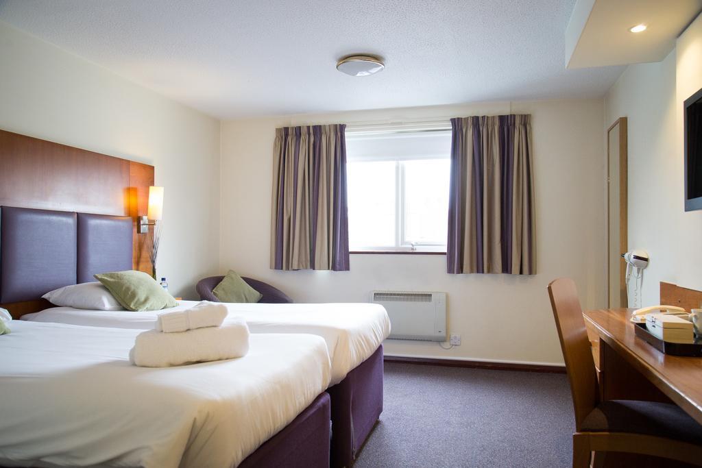 Hello Hotel Swinton  Extérieur photo